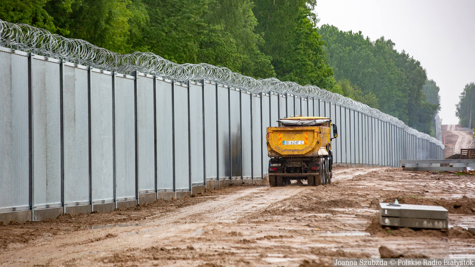 Wiceszef MSWiA: zapora na granicy polsko-białoruskiej już poprawiła bezpieczeństwo Polski