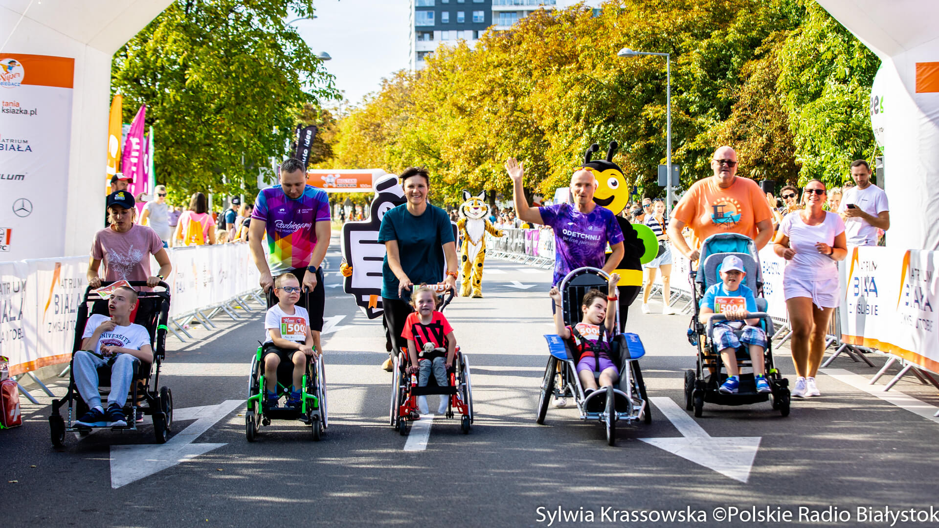 Pierwszy bieg dla dzieci z niepełnosprawnościami podczas imprezy "Białystok Biega"