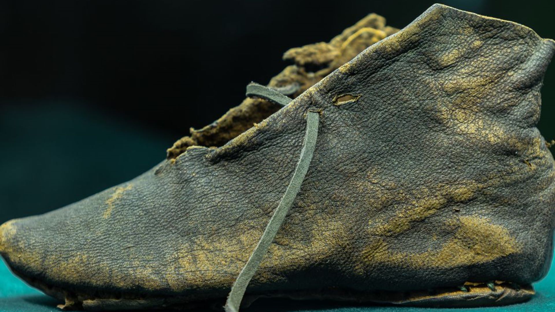 Średniowieczny bucik został zabytkiem miesiąca Muzeum Podlaskiego