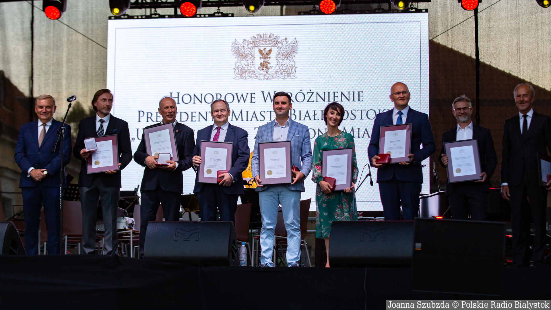 Prezydent Białegostoku po raz pierwszy wręczył honorowe odznaczenia za zasługi dla miasta [zdjęcia]