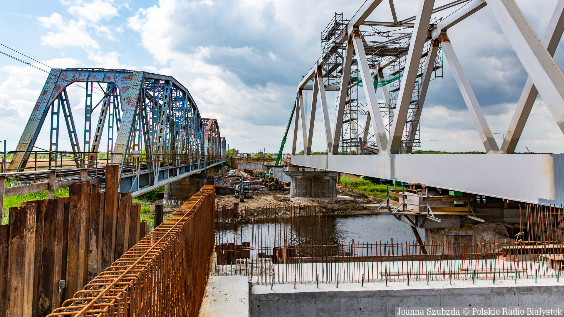 Nad rzeką Narew w Uhowie powstają nowe mosty kolejowe [zdjęcia, wideo]