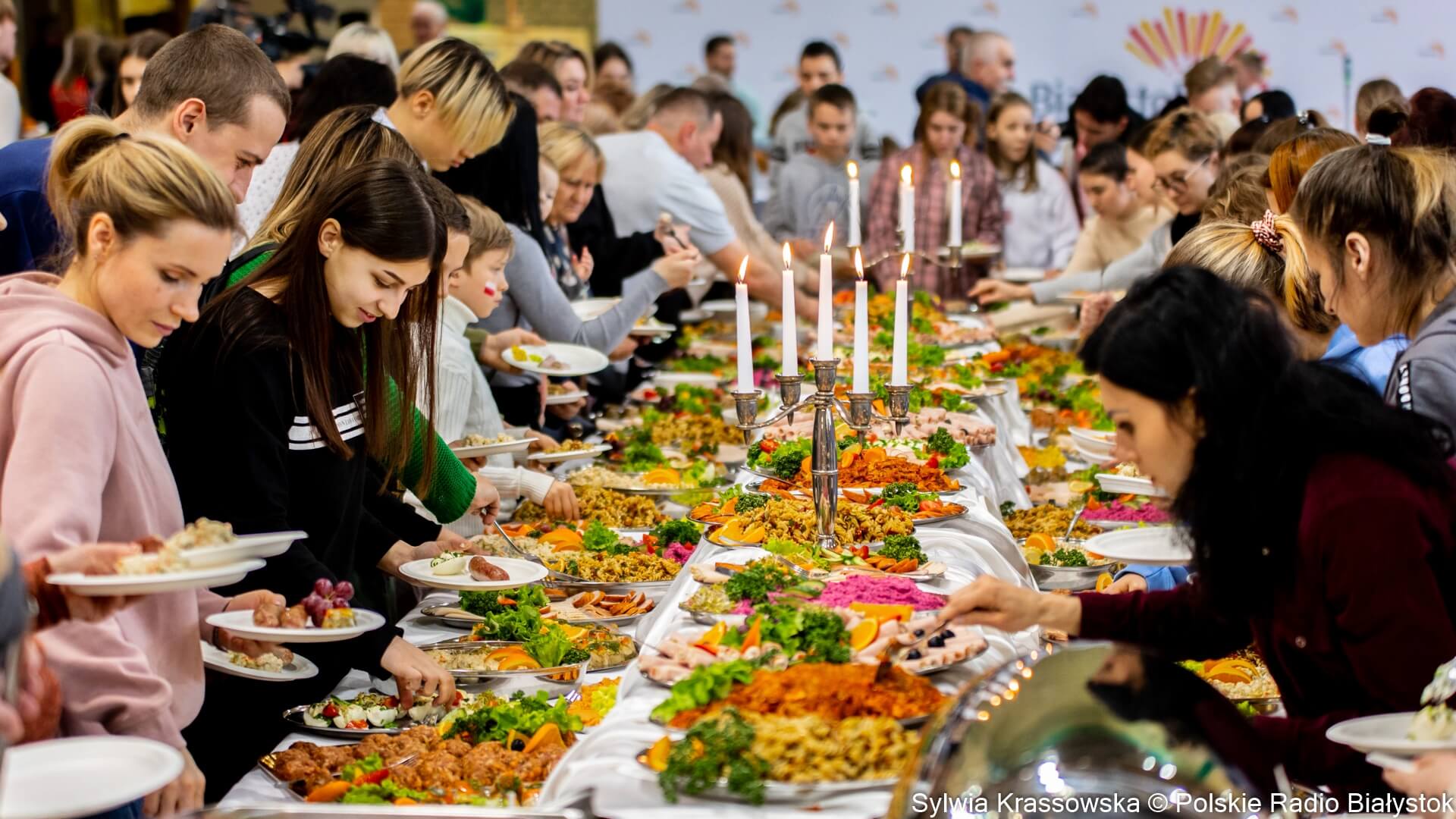 Śniadanie wielkanocne dla uchodźców z Ukrainy przebywających w Białymstoku [zdjęcia]