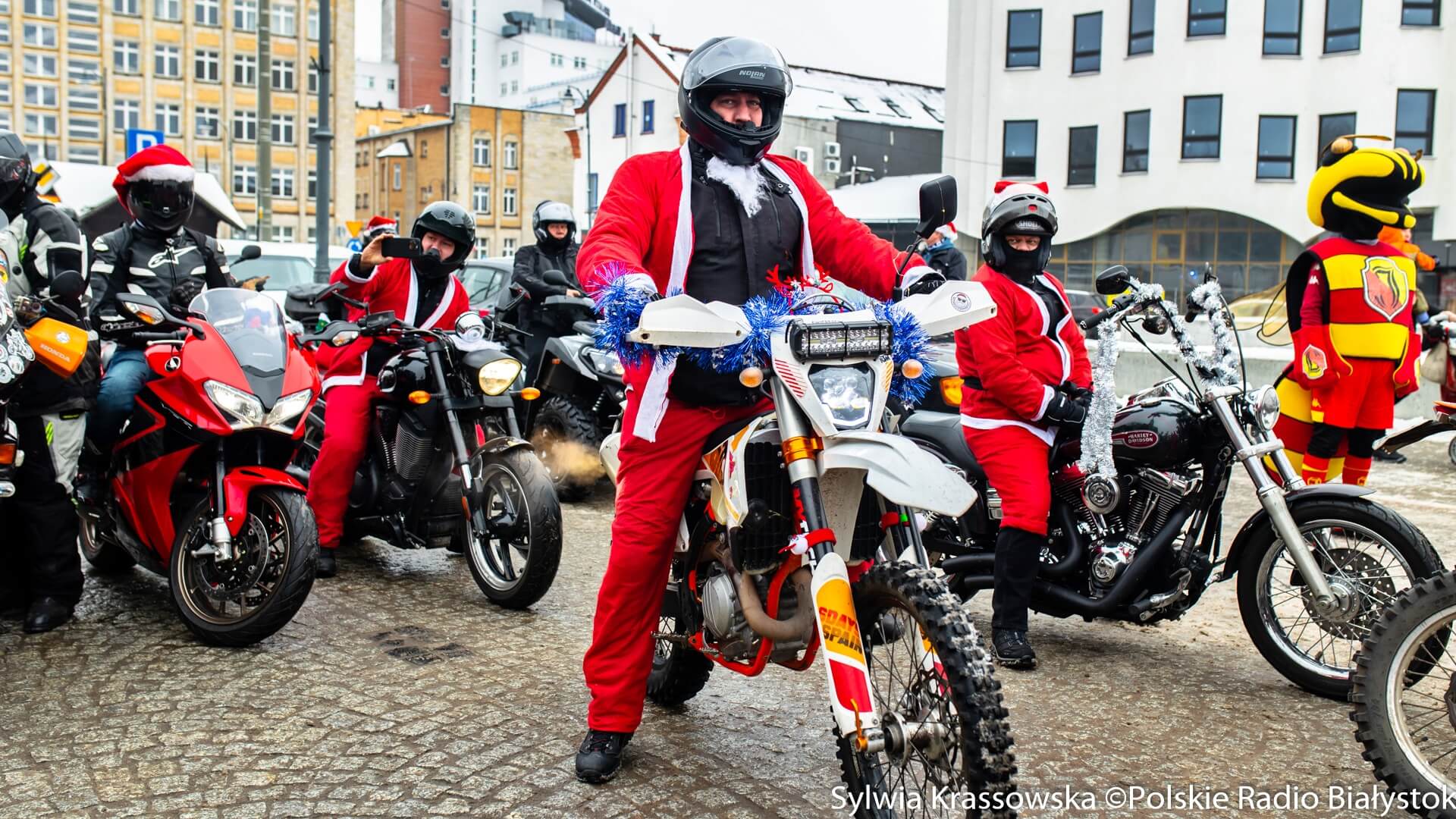 MotoMikołaje zawieźli prezenty do domów dziecka [zdjęcia, wideo]