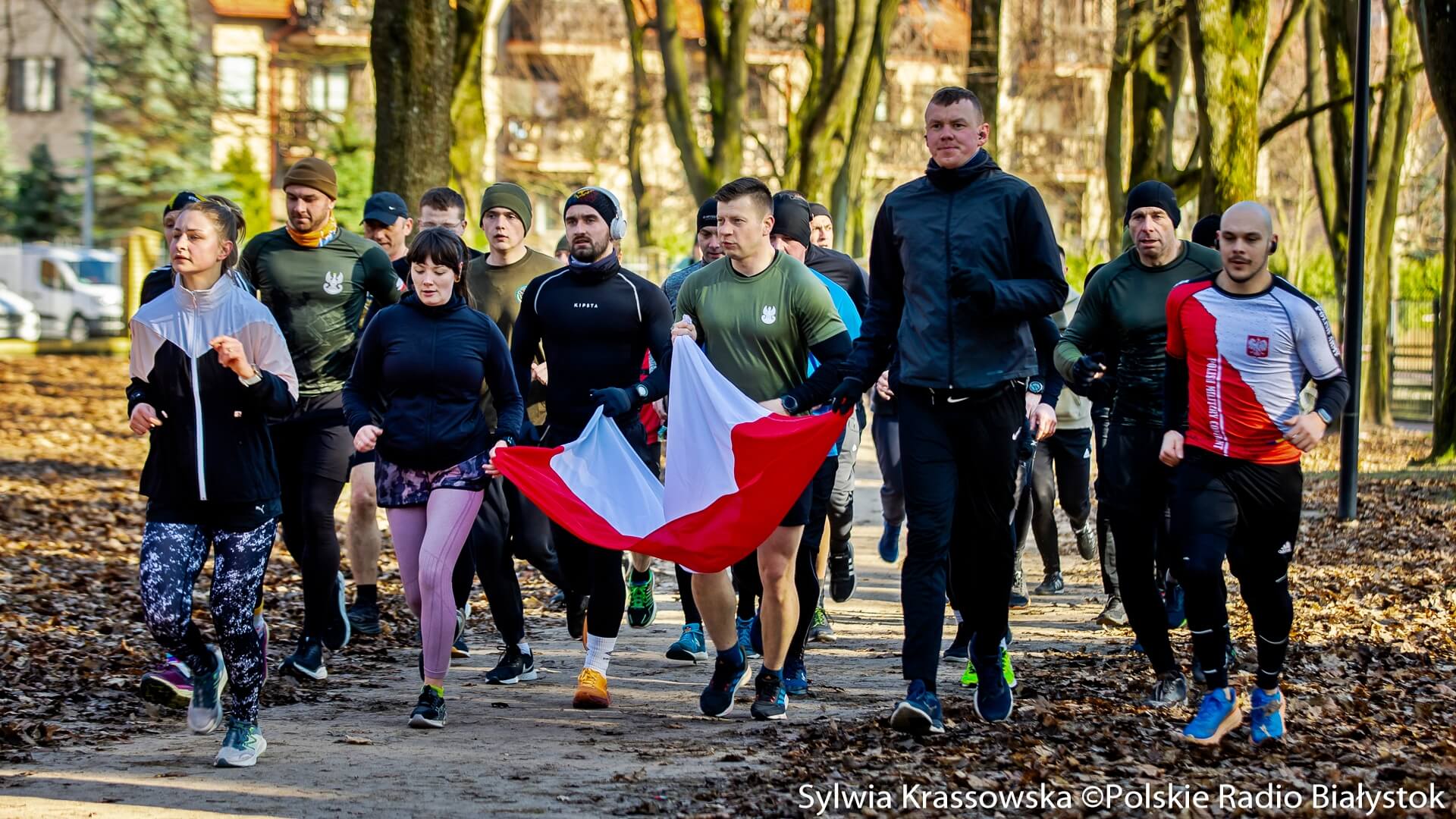 W kilkunastu miejscowościach w Podlaskiem uczestnicy biegów "Tropem Wilczym" uczcili pamięć Żołnierzy Wyklętych [zdjęcia]