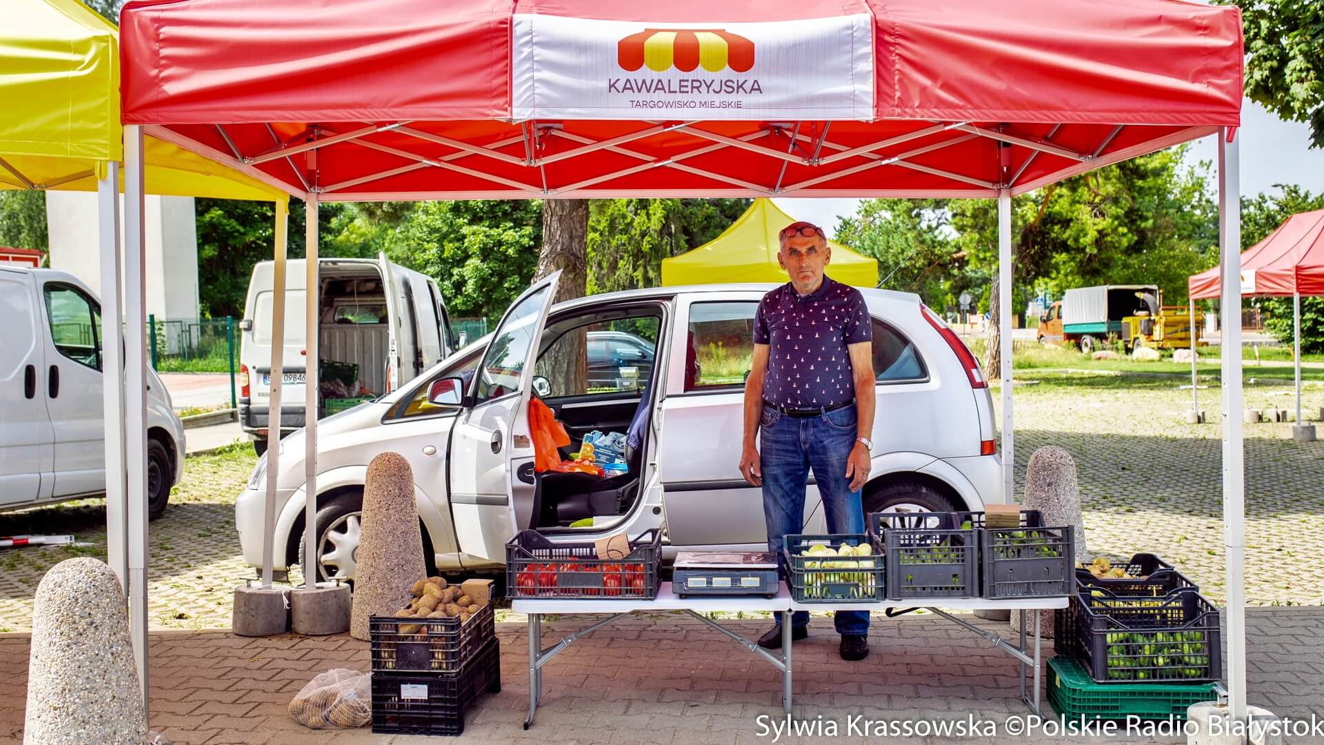 Zakupy prosto od rolnika. Przy ulicy Kawaleryjskiej w Białymstoku działa ryneczek [zdjęcia]