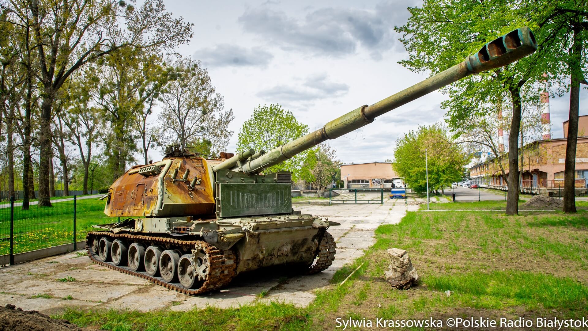 Do parku militarnego na Węglówce trafiła rosyjska armatohaubica [zdjęcia]