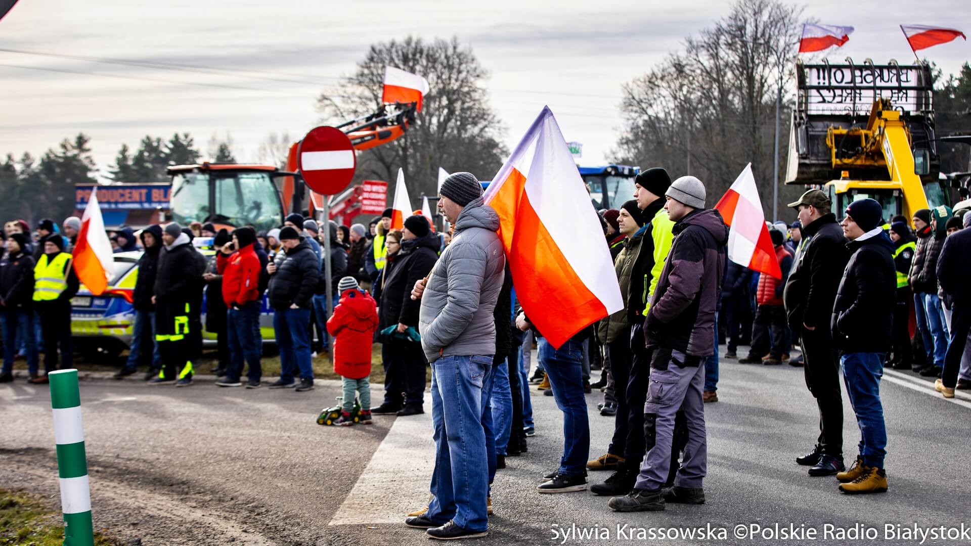 Rolnicy strajkują w całej Polsce - blokują przejścia graniczne i dziesiątki dróg [zdjęcia, wideo]
