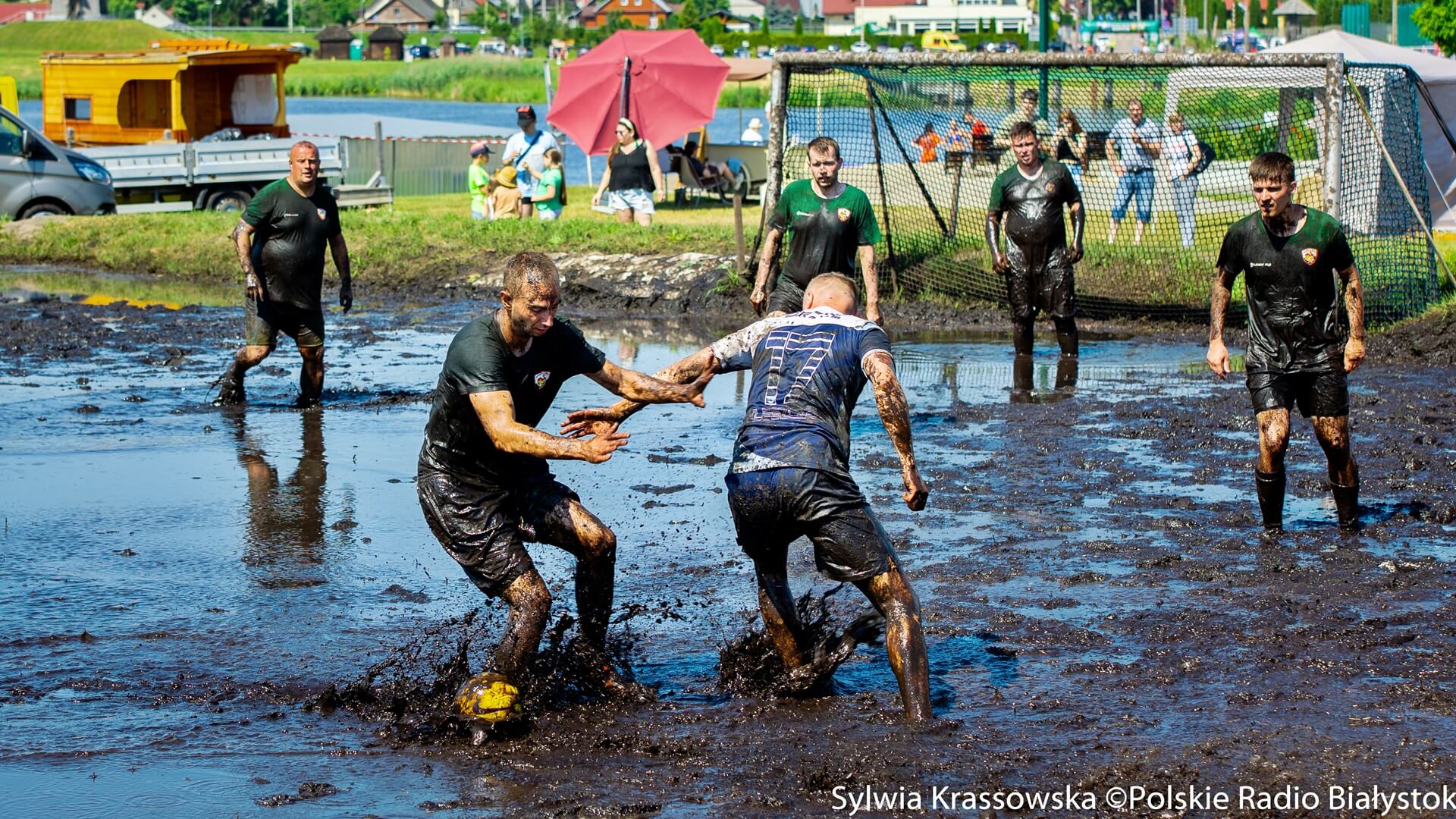Ogólnopolskie Dni Truskawki w Korycinie na sportowo - Błotna Liga Mistrzów i Mleczny Półmaraton [zdjęcia, wideo]