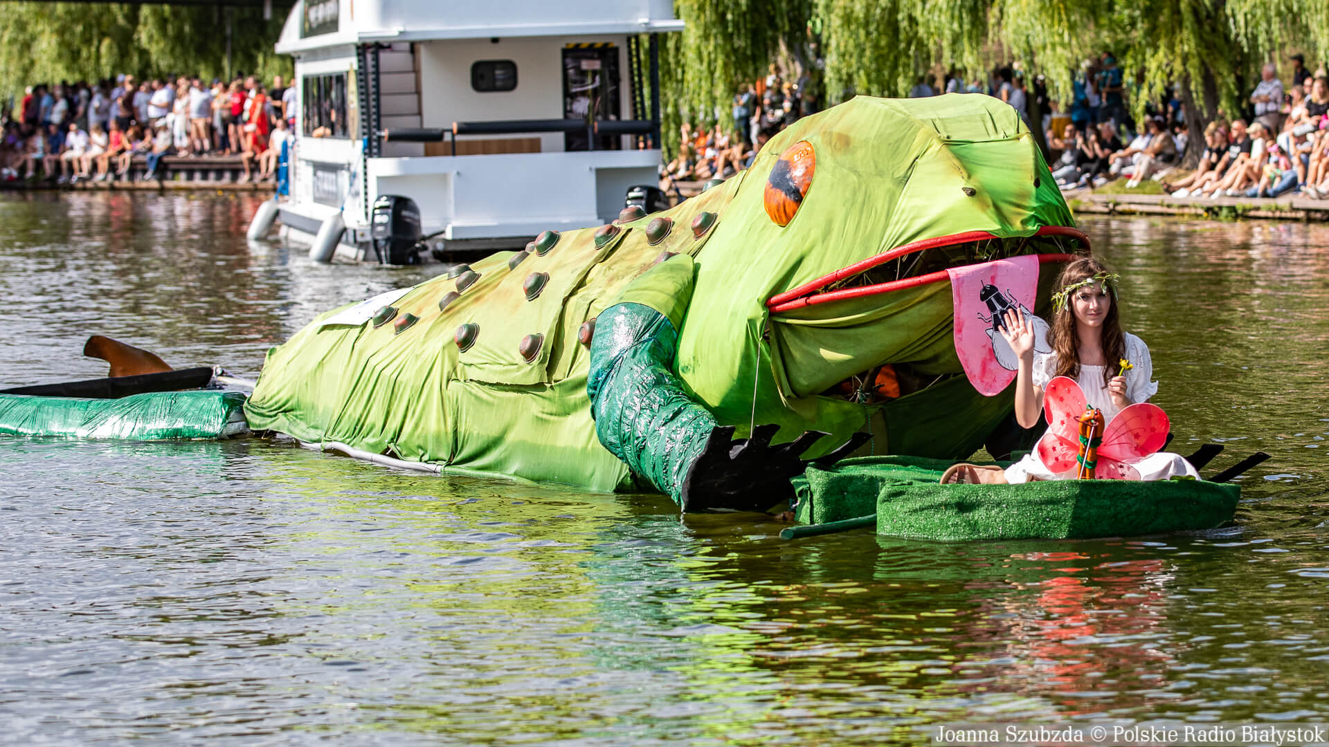 Zobacz pływadła, które wystartowały w Mistrzostwach Polski w Pływaniu na Byle Czym w Augustowie [zdjęcia, wideo]