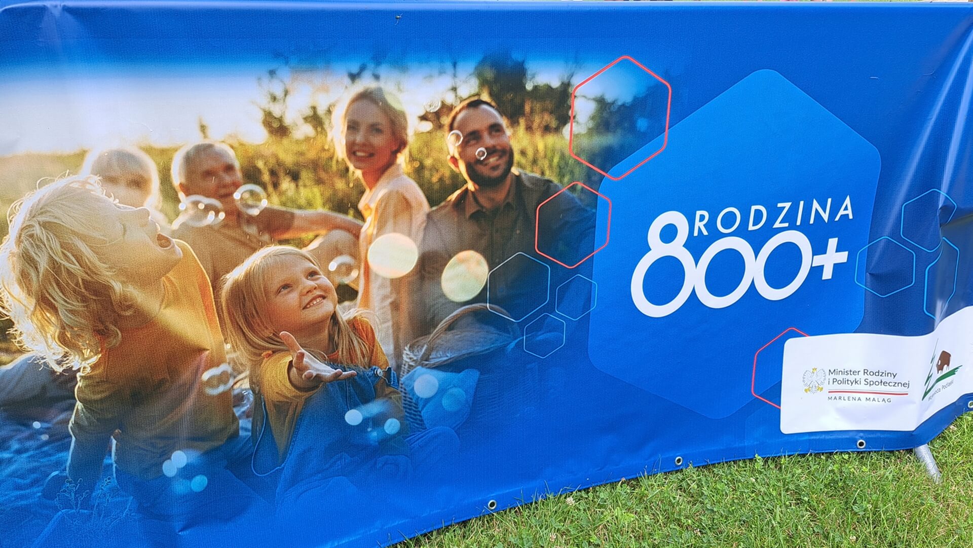 ZUS. Kto i dlaczego nie dostanie 800 plus za czerwiec?