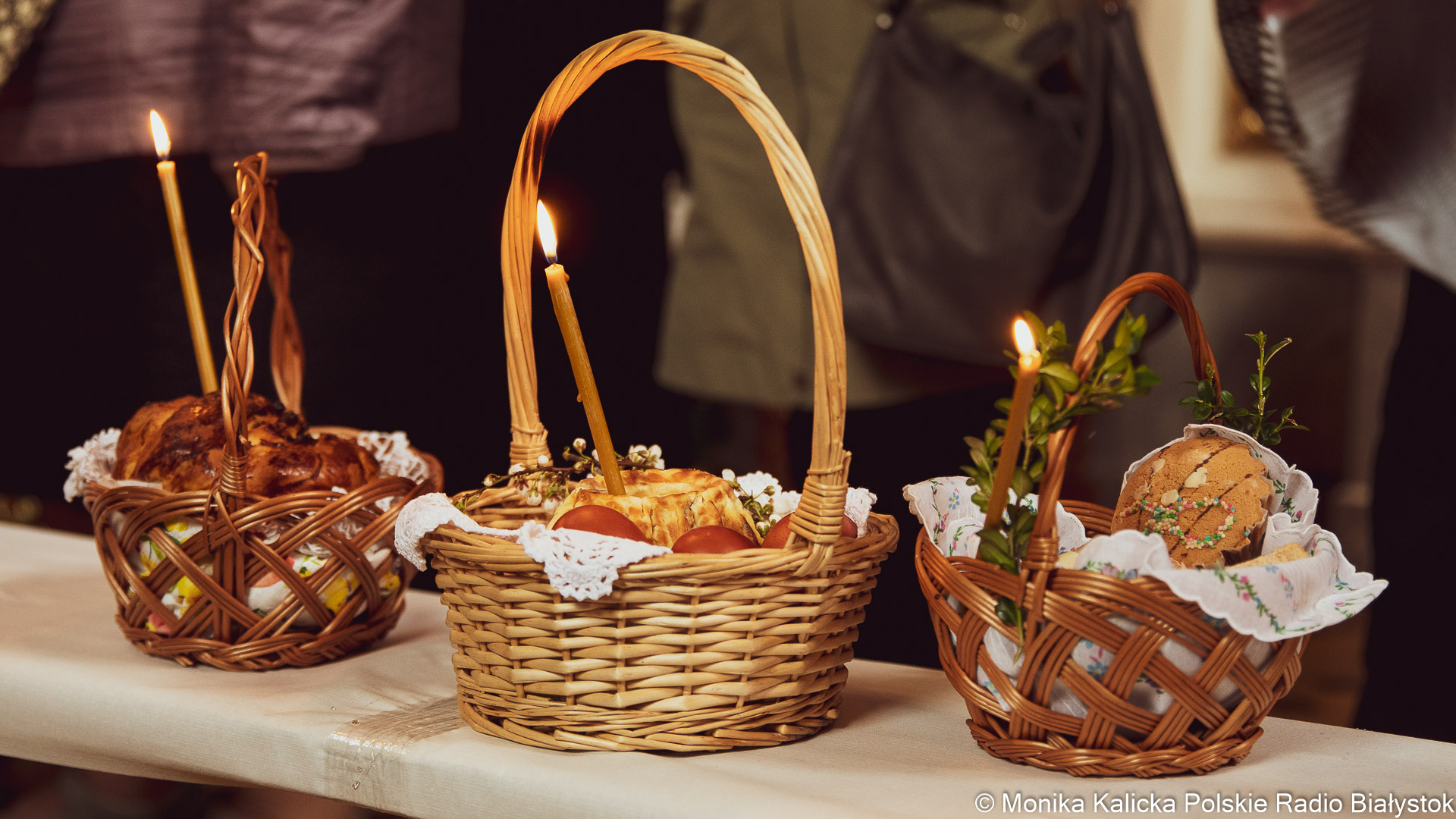Wielka Sobota. Tego dnia wierni święcą pokarmy i oczekują na Zmartwychwstanie