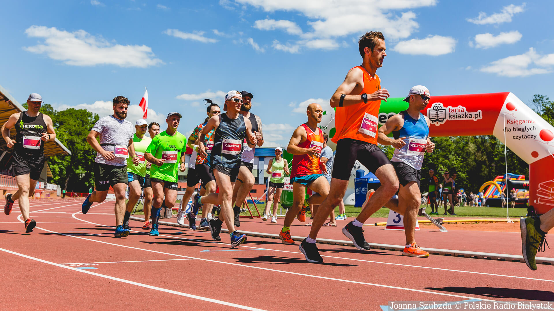 W Białymstoku biegacze rywalizują w Amatorskim Mityngu Lekkoatletycznym [zdjęcia]