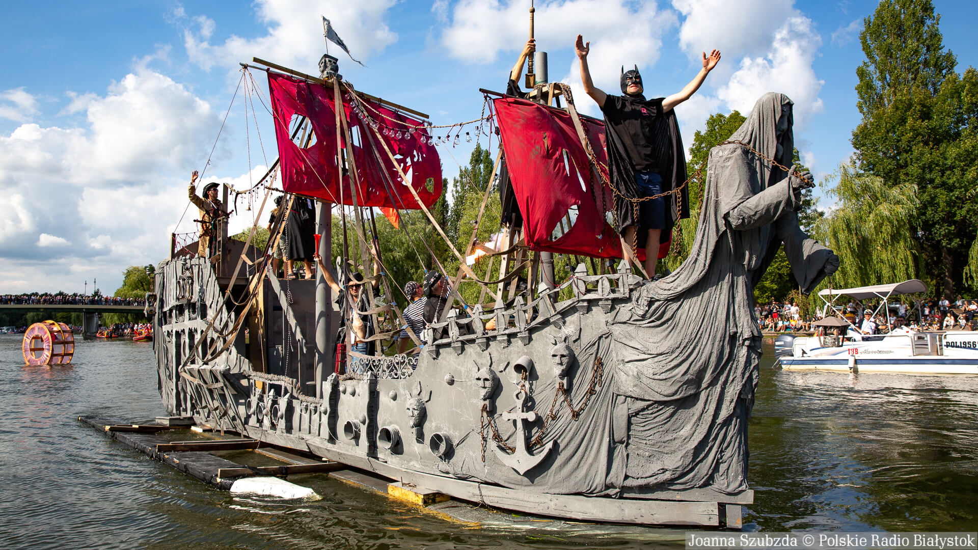 "Statek Widmo" wygrał Mistrzostwa Polski w Pływaniu na Byle Czym w Augustowie [zdjęcia]