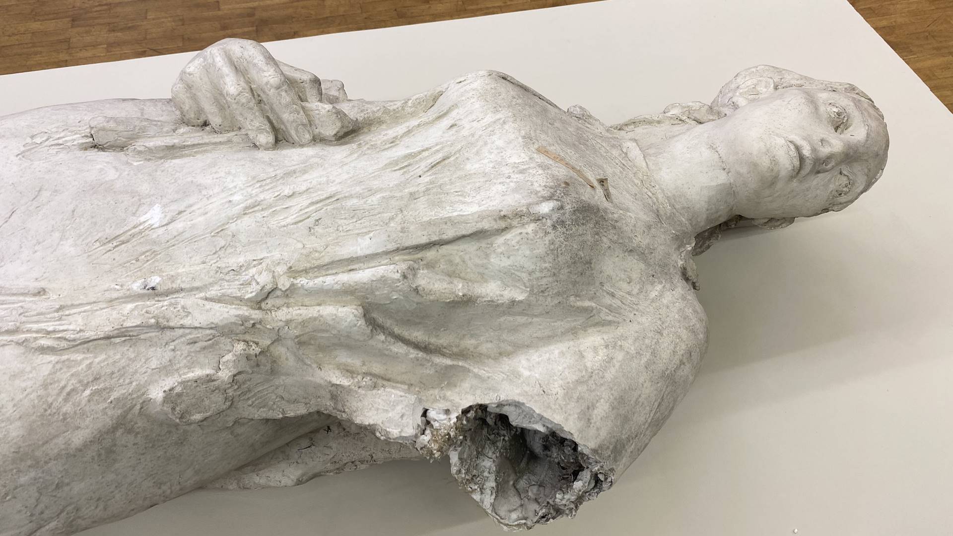 W Galerii im. Sleńdzińskich można zobaczyć unikatową rzeźbę "Powstanka z białostockiego getta"