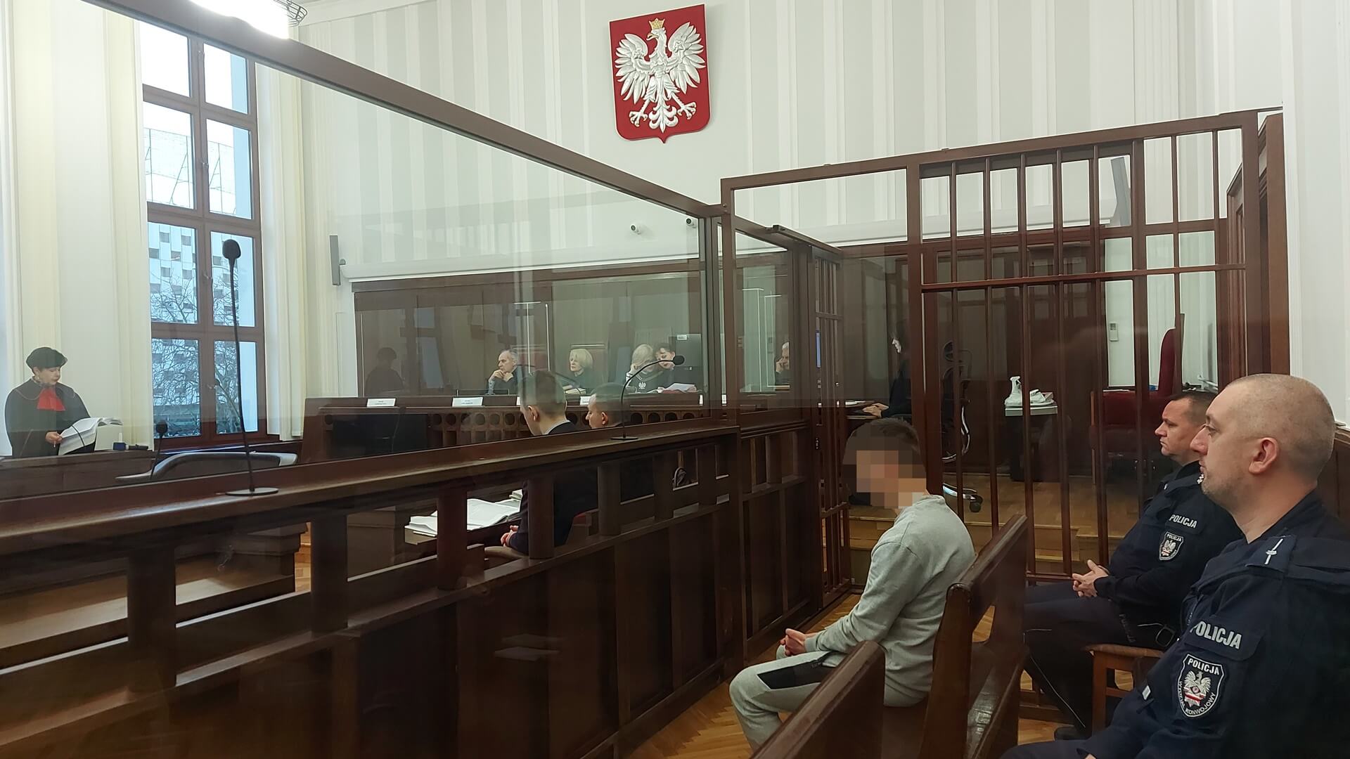 Rozpoczął się proces 22-latka oskarżonego o zabójstwo dziadka i usiłowanie zabójstwa babci