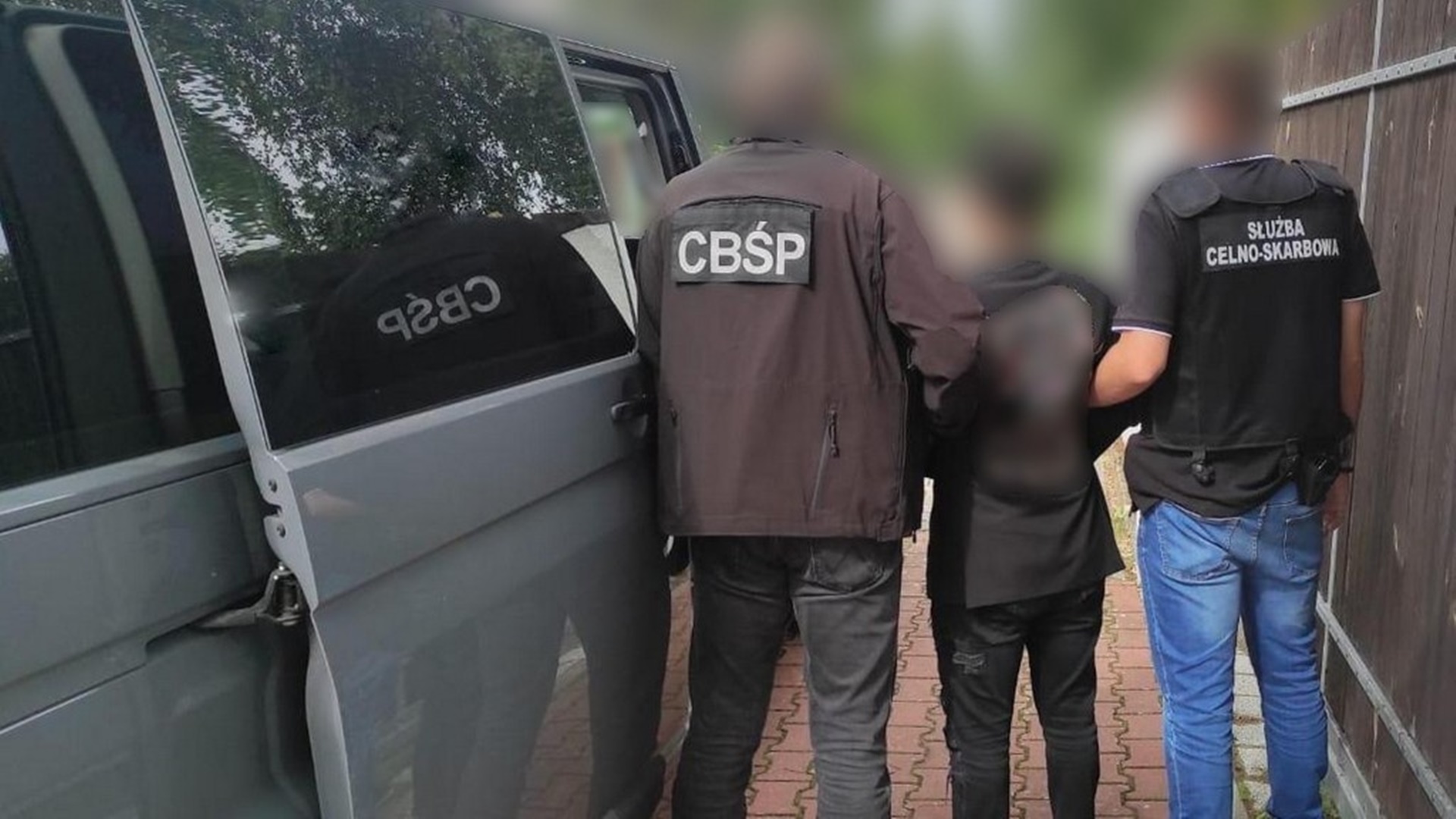 Cztery osoby zatrzymane w związku z nielegalną produkcją leków na potencję