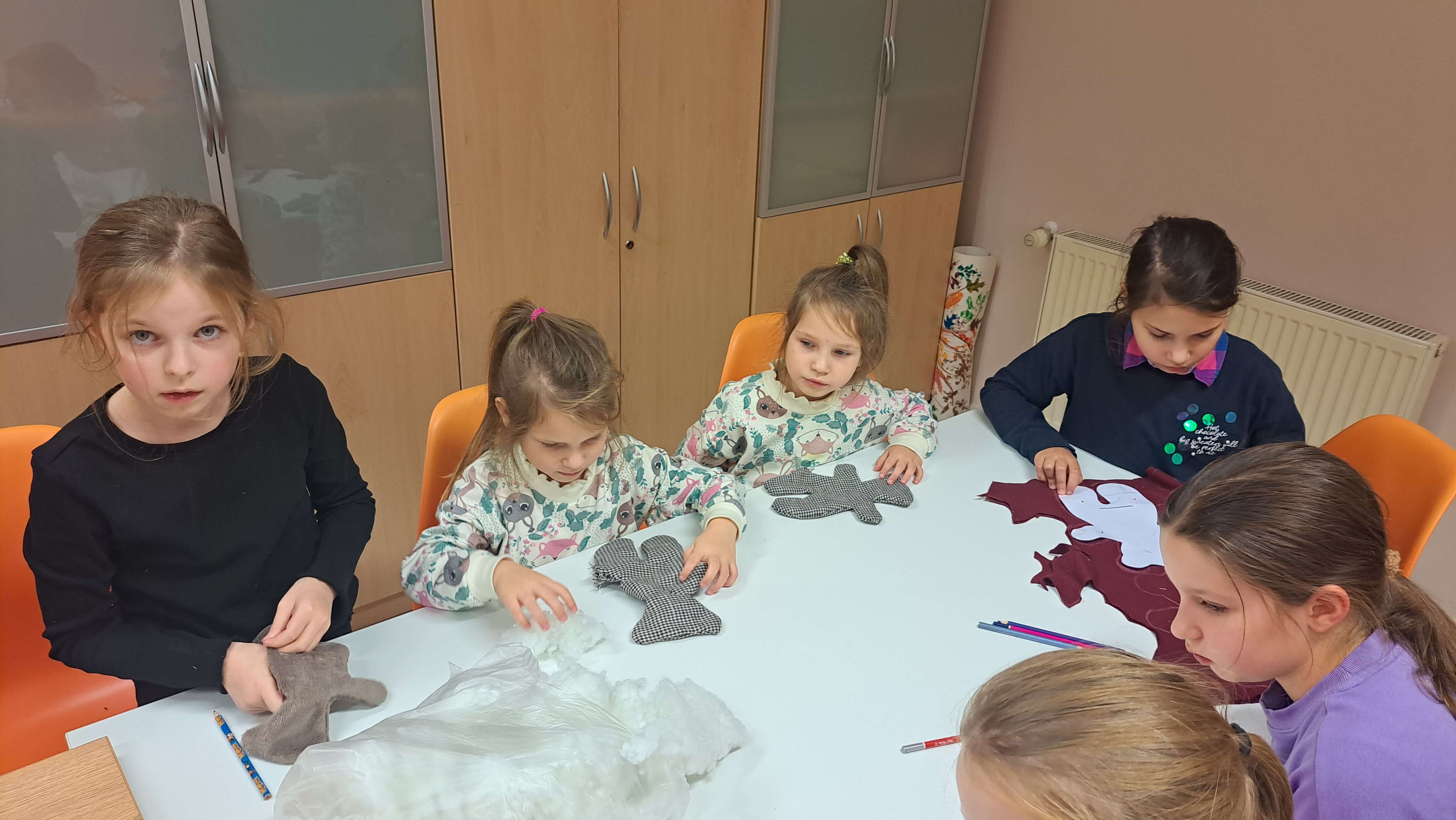 Warsztaty "Uszyj sobie misia" w MOK-u w Wysokiem Mazowieckiem