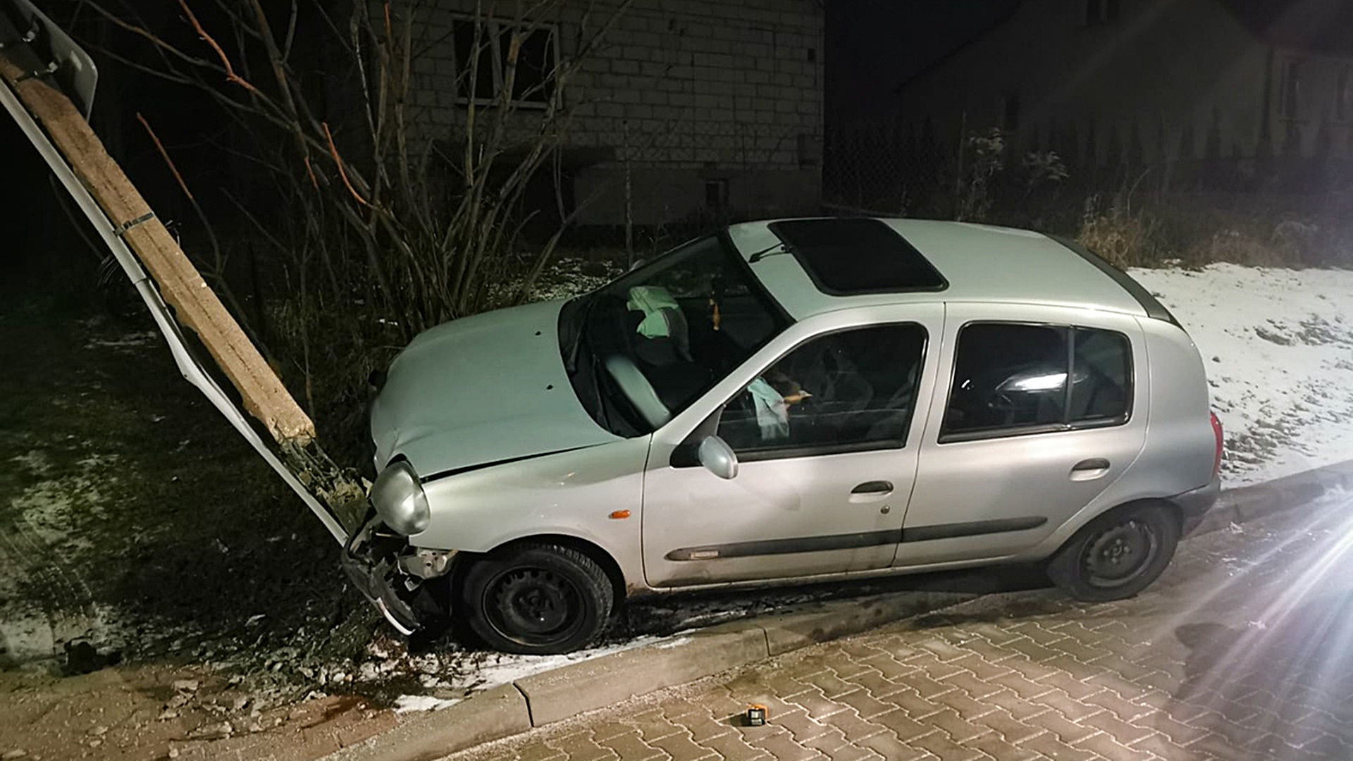 Sokólscy policjanci zatrzymali po pościgu kierowcę - w aucie miał narkotyki