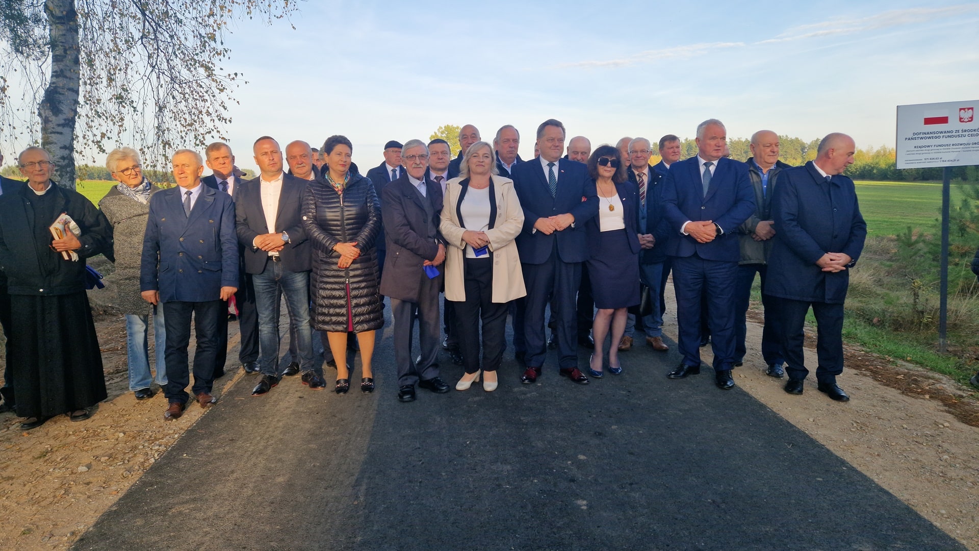 Na tę asfaltową jezdnię czekano wiele lat. Kolejny etap budowy sieci drogowej w gminie Raczki