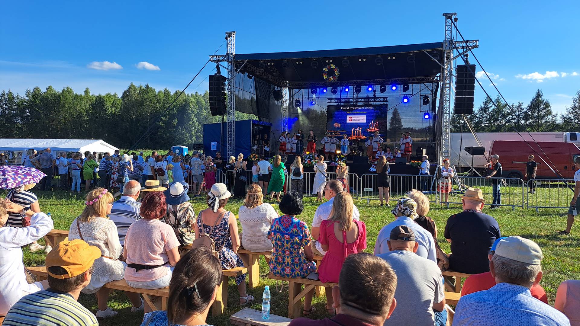 Festiwal "Na Iwana, na Kupała" w Dubiczach Cerkiewnych - wianki na wodzie i występy folklorystycznych zespołów [zdjęcia]