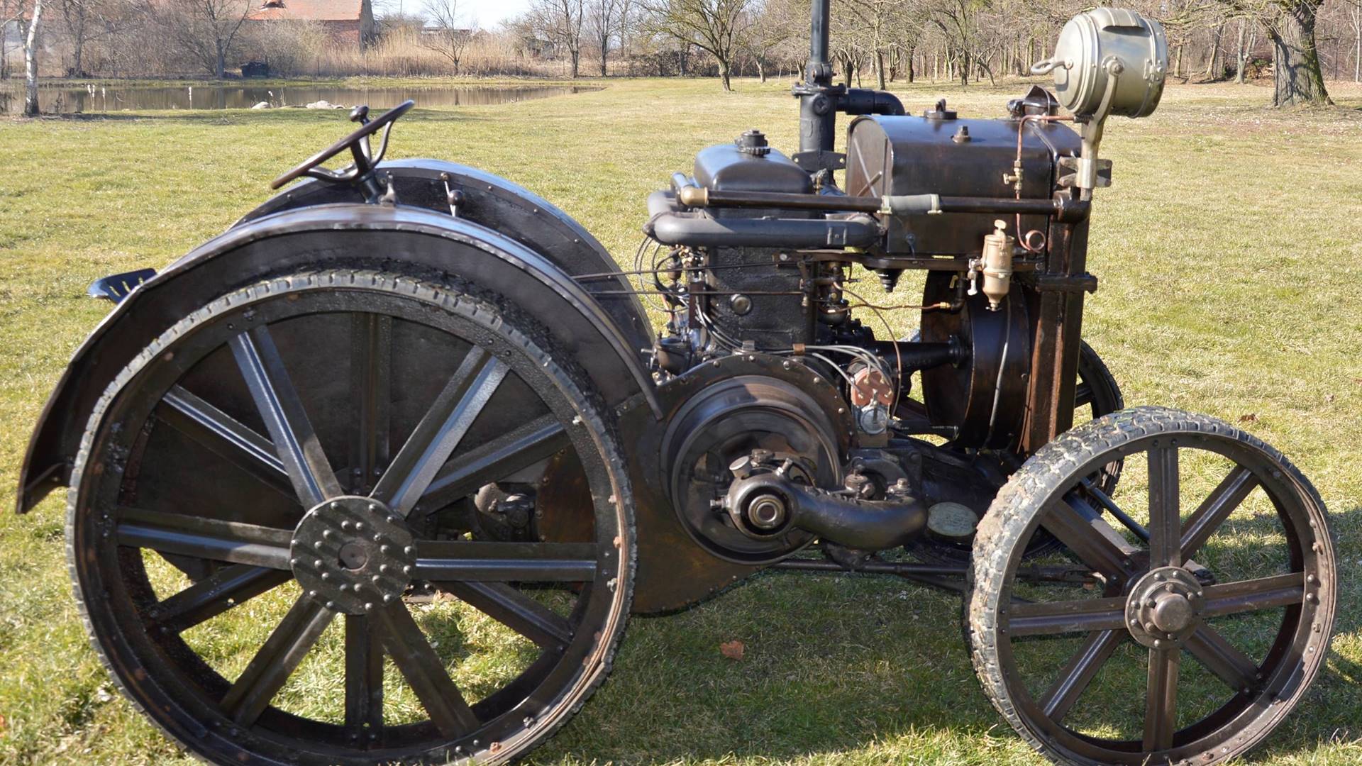 Ciągnik Case 10-18 wzbogaci zbiory Muzeum Rolnictwa w Ciechanowcu
