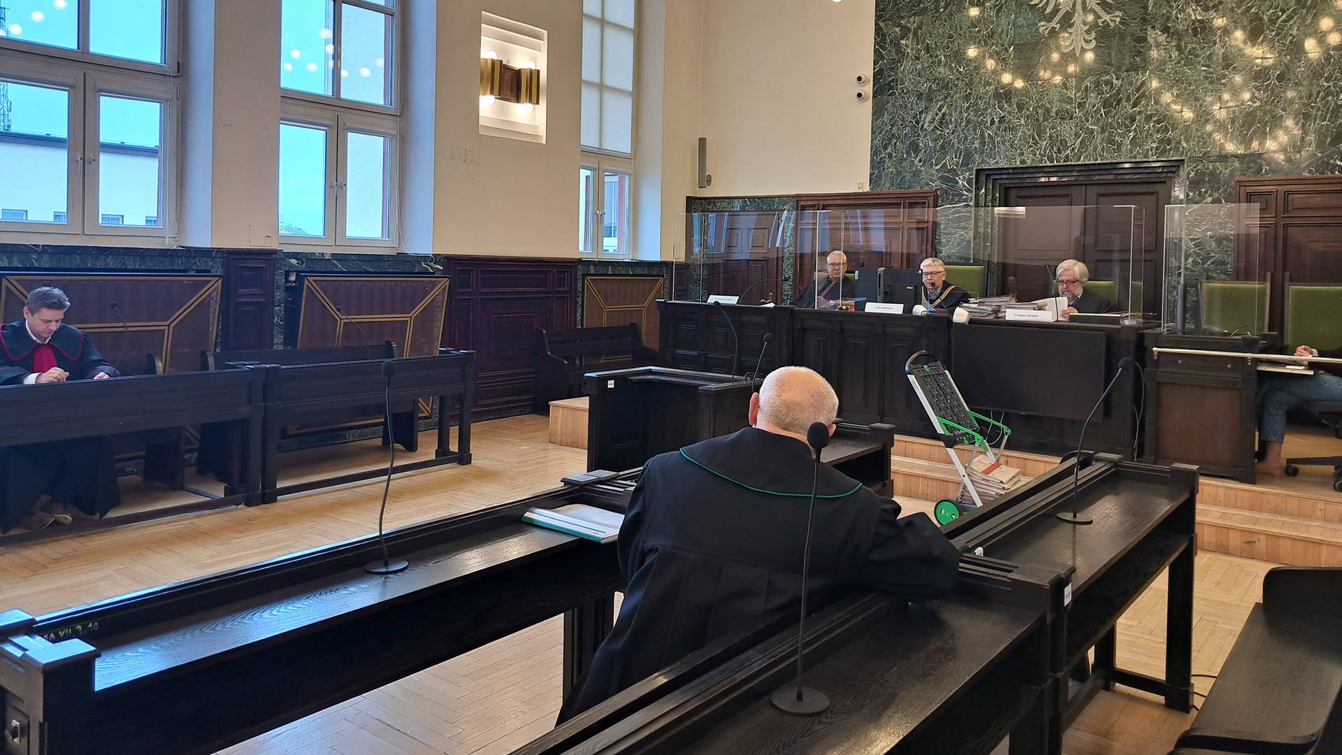 3,5 roku więzienia za udział w przemycie narkotyków, głównie w żołądkach kurierów