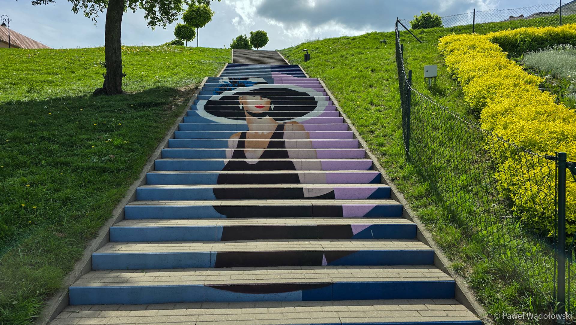 W Łomży powstały dwa murale - aby je zobaczyć, trzeba patrzeć z odpowiedniej perspektywy