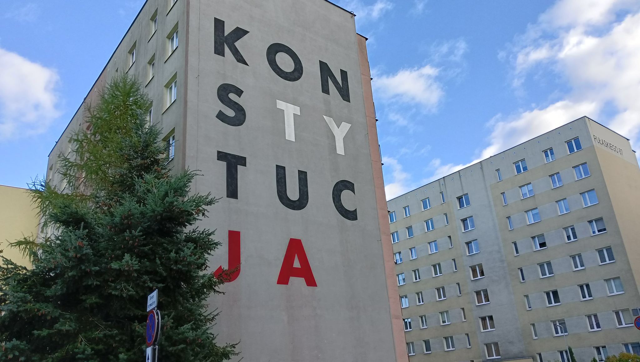 Mural zamiast remontu - felieton Tomasza Kubaszewskiego