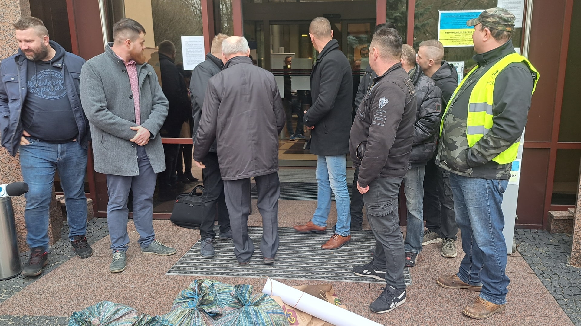 Rolnicy protestowali przed Podlaskim Urzędem Wojewódzkim w Białymstoku