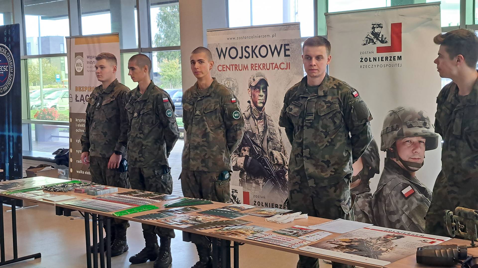 Uczniowie Akademii Łomżyńskiej uczą się zasad cyberbezpieczeństwa