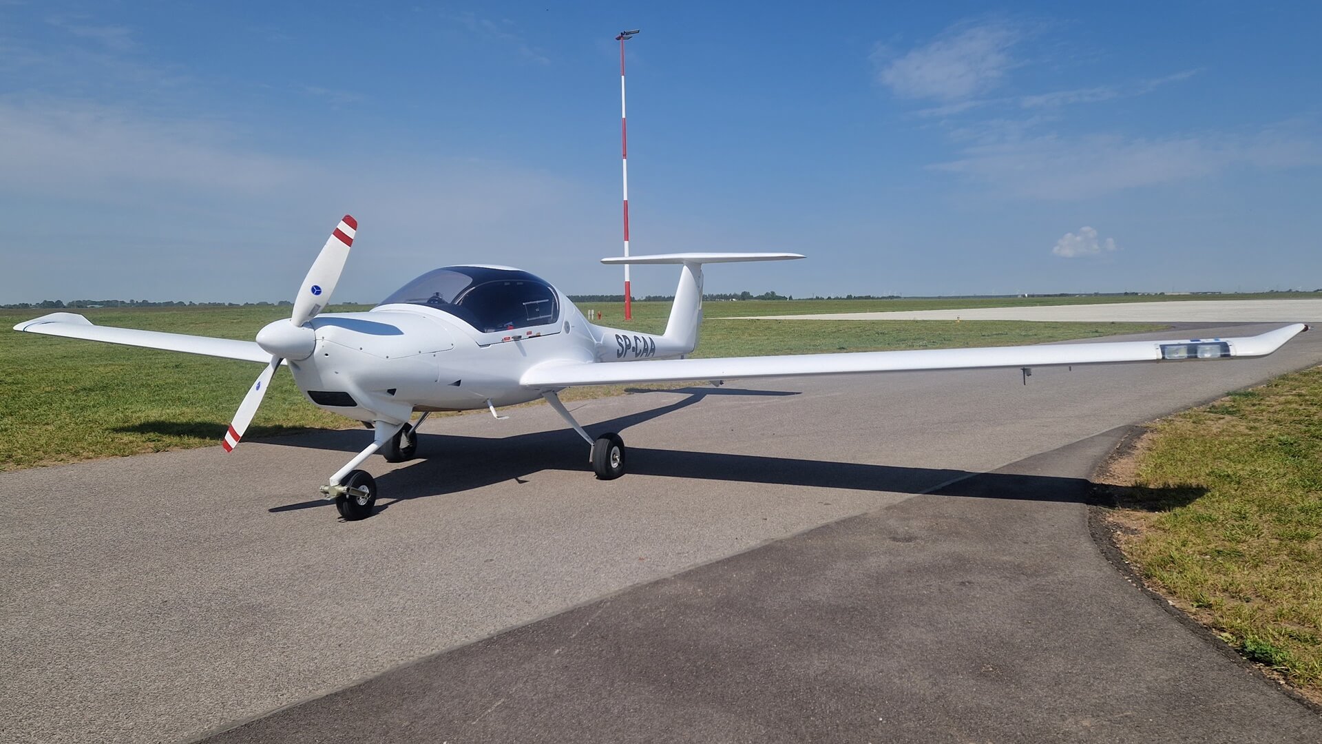 Nie ma chętnych do remontu płyty postojowej dla samolotów na suwalskim lotnisku