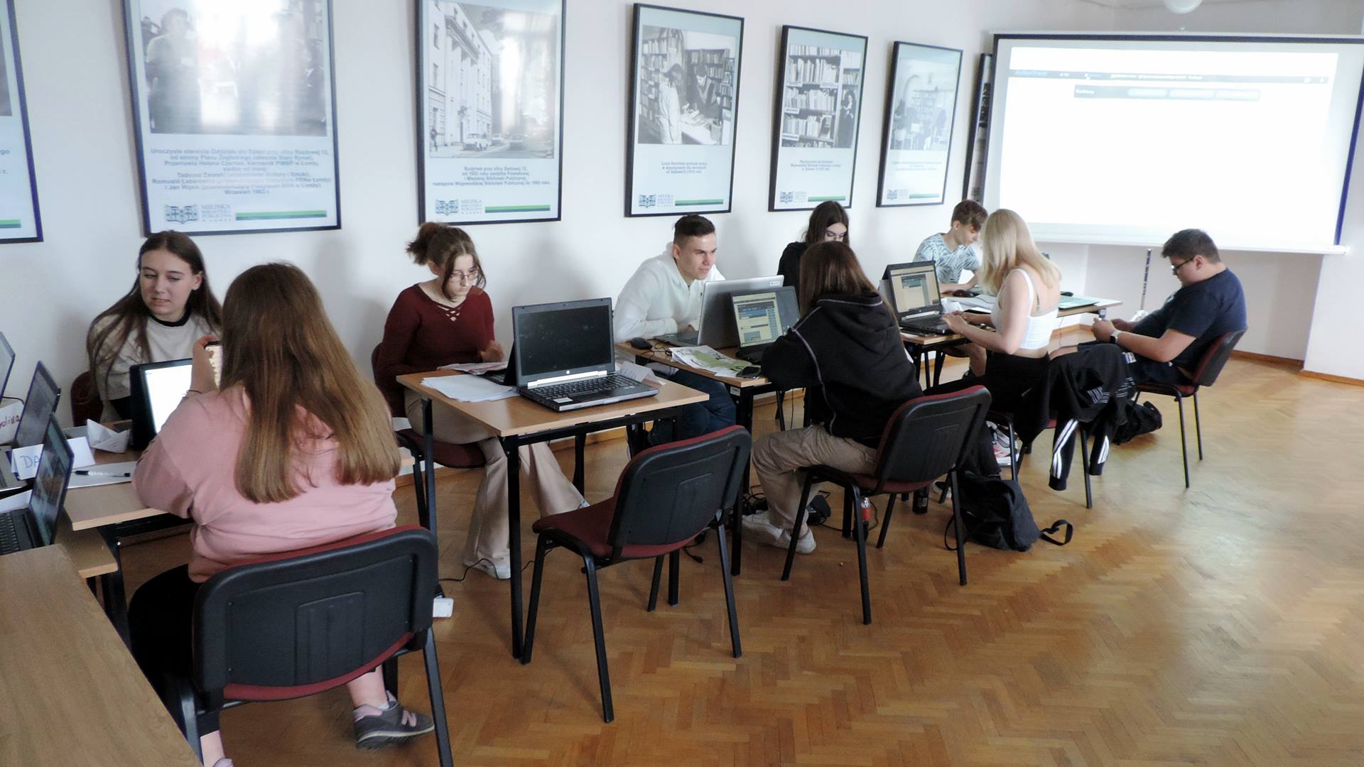 Łomżyńscy uczniowie stworzyli grę mobilną na temat bitwy w Czerwonym Borze