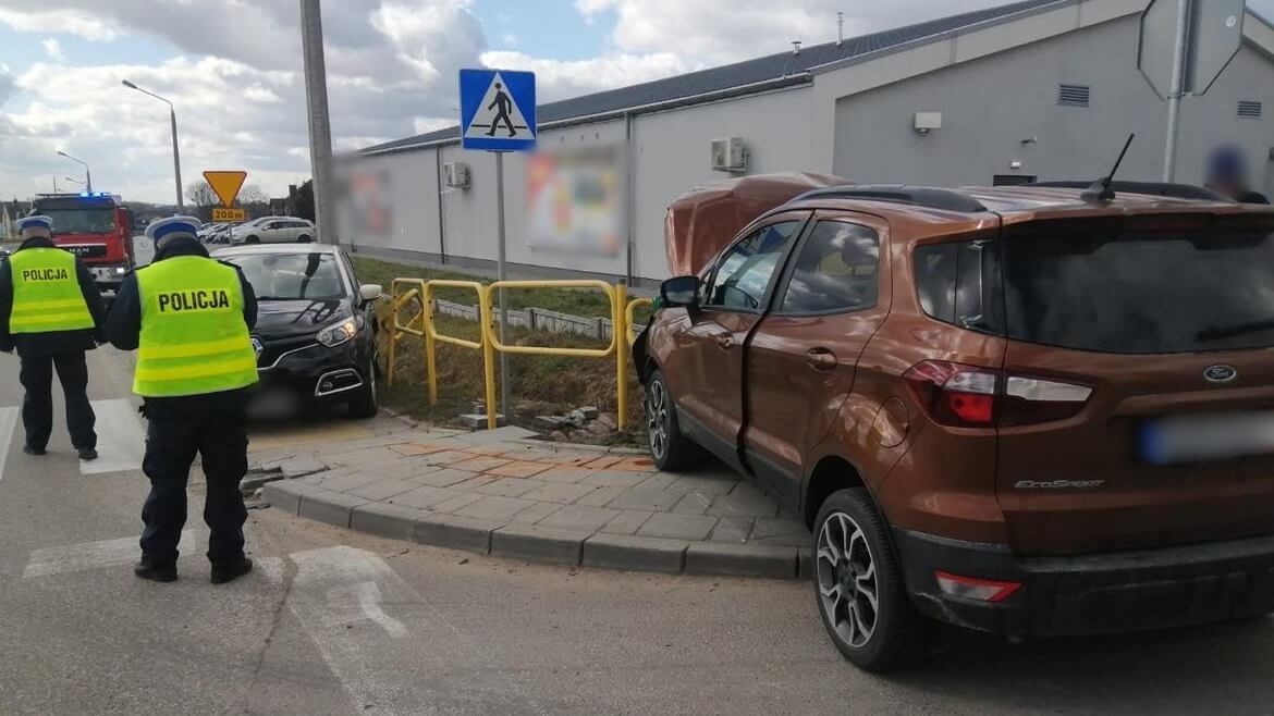 Wypadek między Piątnicą a Jedwabnem - jedna osoba trafiła do szpitala