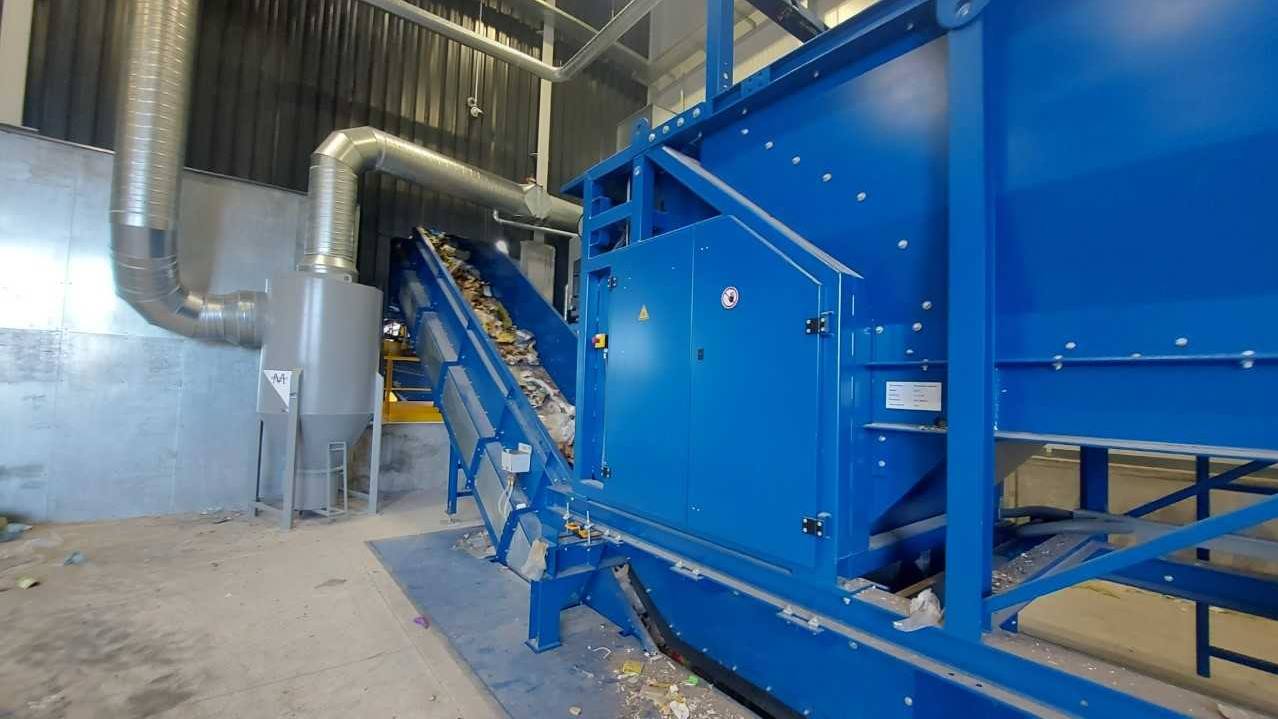 Saperzy zabezpieczyli i wywieźli pocisk artyleryjski, który trafił do suwalskiej sortowni śmieci