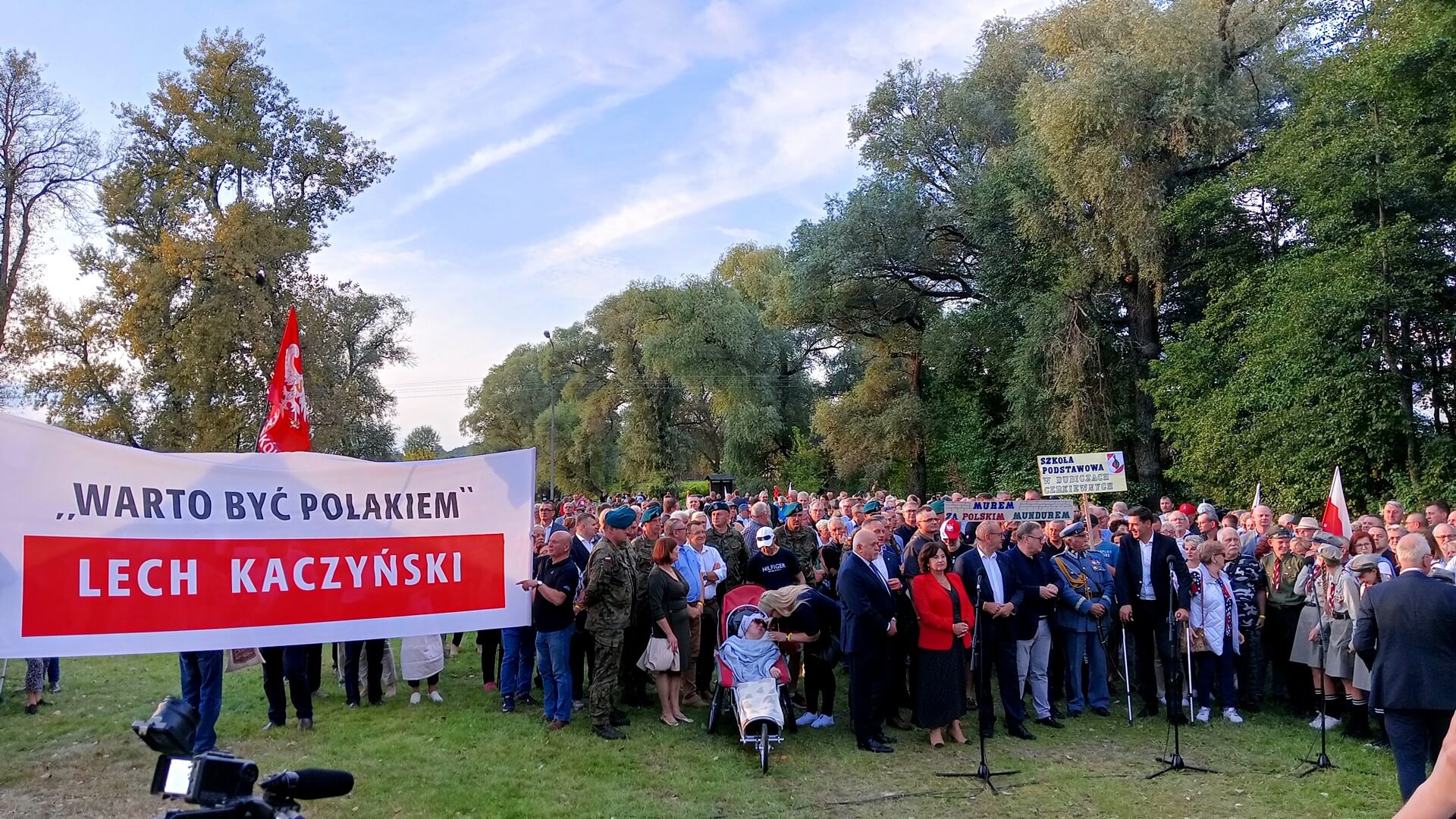 "Łańcuch poparcia" i koncert w geście solidarności z żołnierzami i strażnikami granicznymi w Mielniku