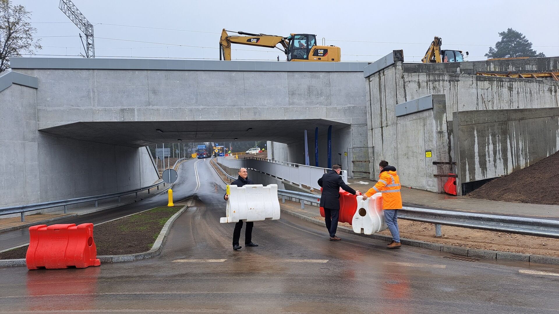 W Niewodnicy Kościelnej oddano do użytku tunel pod torami