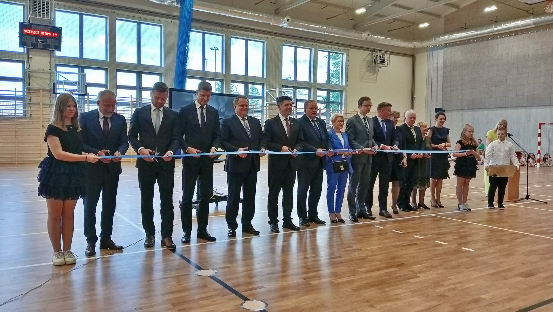 Uczniowie i mieszkańcy Czarnej Białostockiej mogą korzystać z nowej hali sportowej