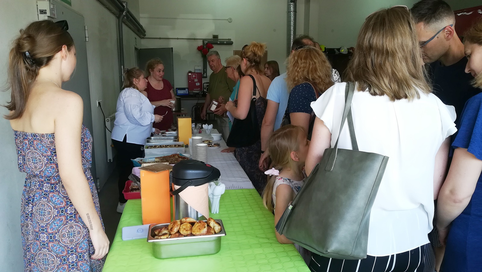 Gospodynie z Ukrainy przygotowały dania na obiad pod chmurką w podbiałostockich Jurowcach