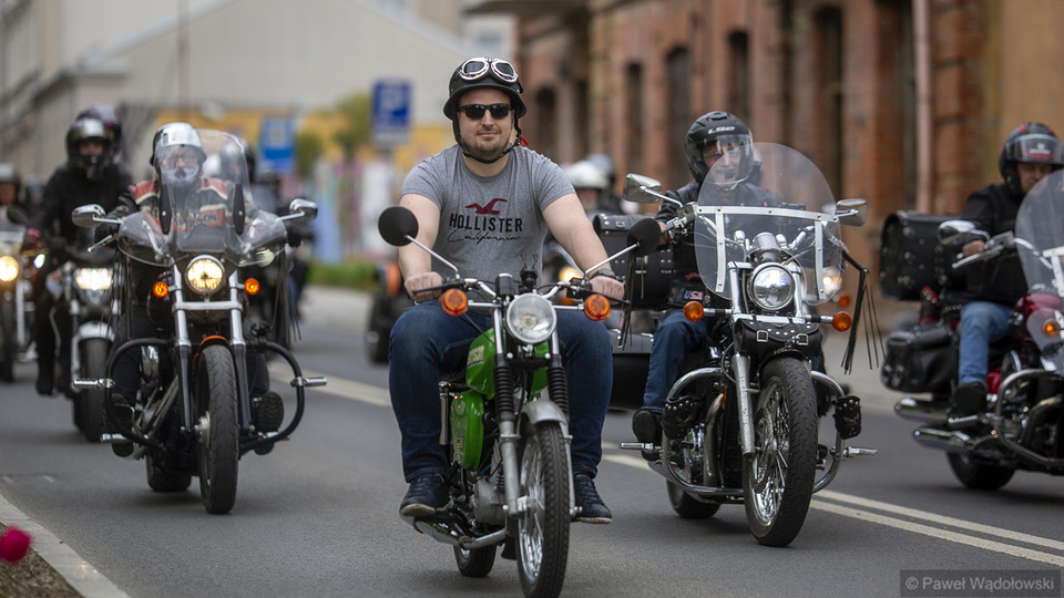 Miłośnicy motoryzacji spotkali się w Łomży i Radziłowie - wyruszył 3. Biebrzański Rajd Pojazdów Zabytkowych i akcja MotoSerce [zdjęcia]