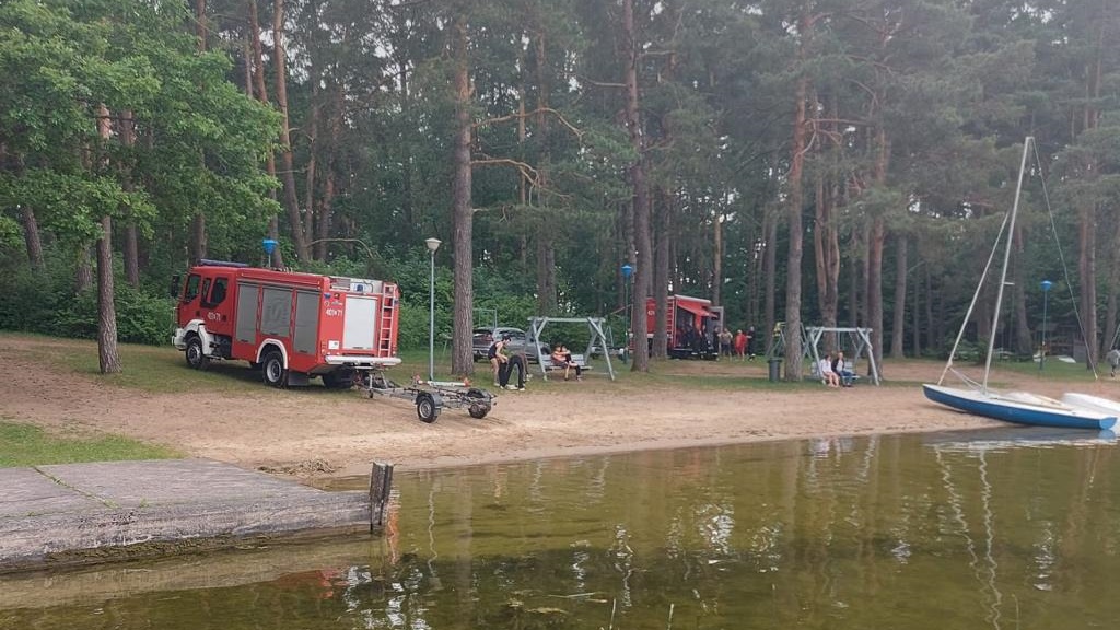 Służby ratownicze poszukują białostoczanina, który wypadł z łodzi na jeziorze Rajgrodzkim