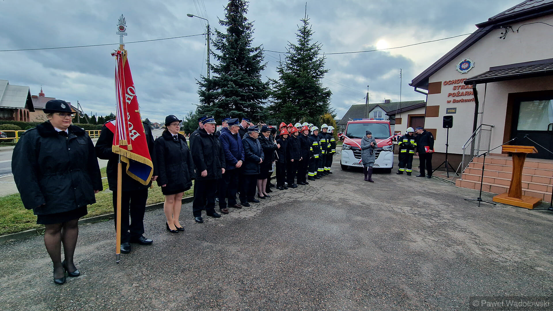Strażacy ochotnicy z Borkowa otrzymali nowy samochód do ratownictwa drogowego