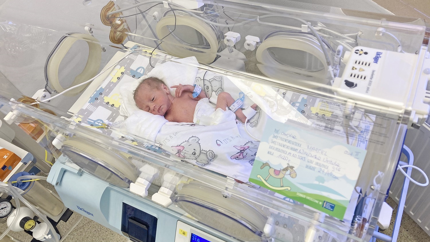 W Uniwersyteckim Szpitalu Klinicznym w Białymstoku urodziły się czworaczki [zdjęcia]