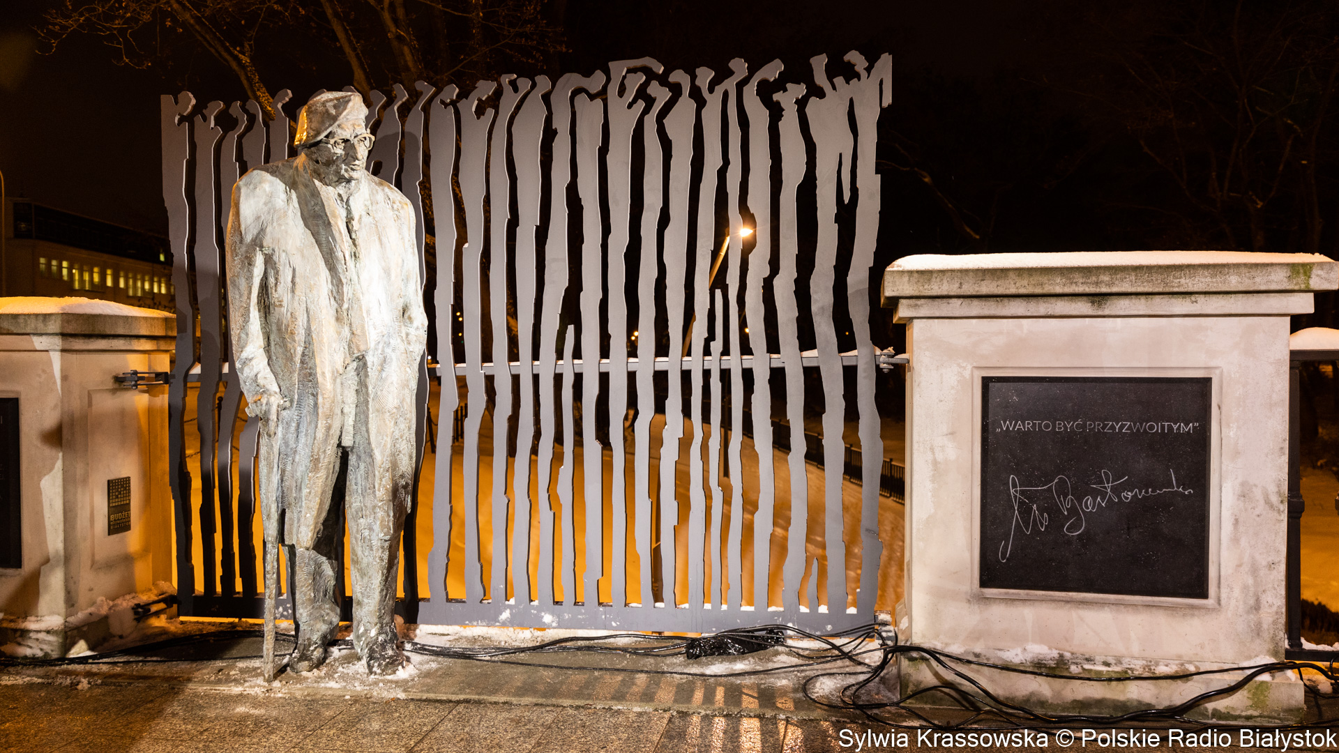 W Białymstoku odsłonięto pomnik upamiętniający Władysława Bartoszewskiego [zdjęcia]