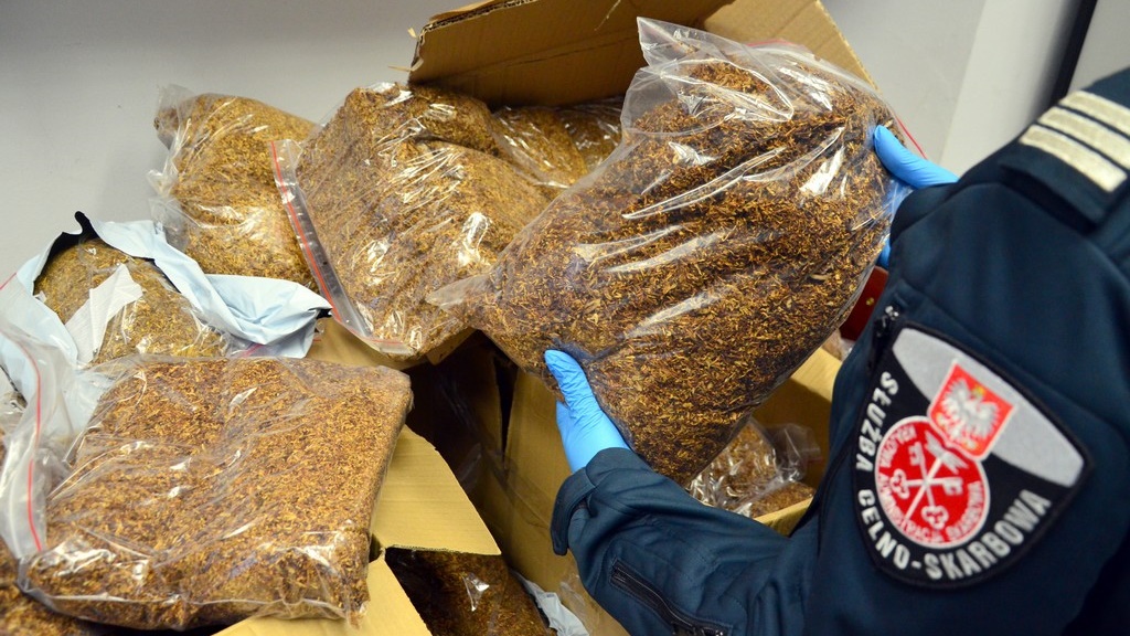 Nielegalny tytoń w przesyłkach kurierskich