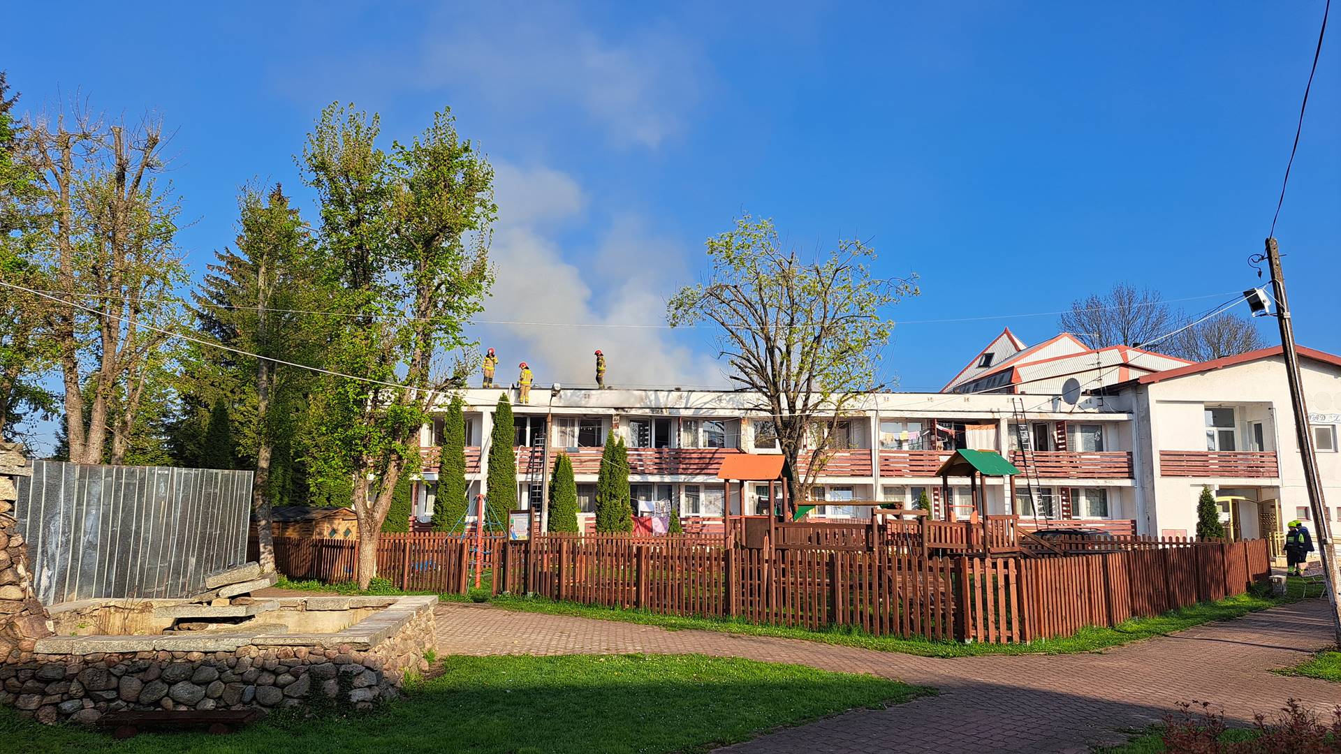 Pożar budynku przy hotelu JARD w Wasilkowie