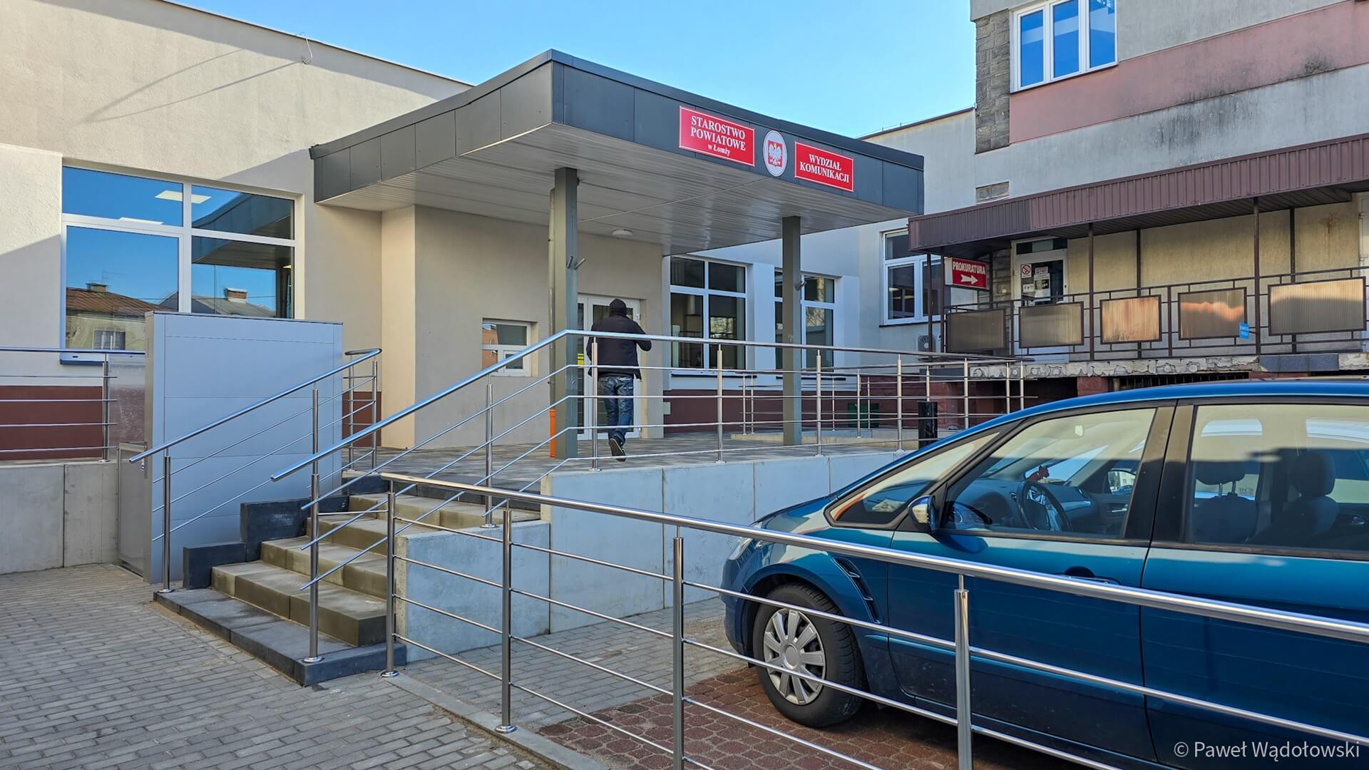 Wydział komunikacji starostwa powiatowego w Łomży funkcjonuje już w nowym miejscu