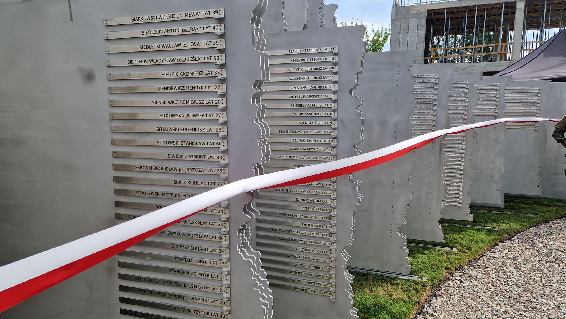 Odsłonięcie Muru Pamięci Ofiar Obławy Augustowskiej