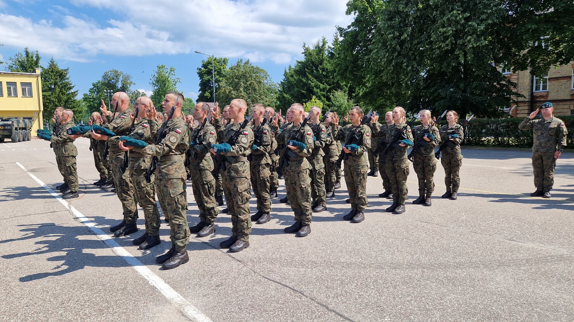 W Suwałkach 50 żołnierzy dobrowolnej zasadniczej służby wojskowej złożyło przysięgę