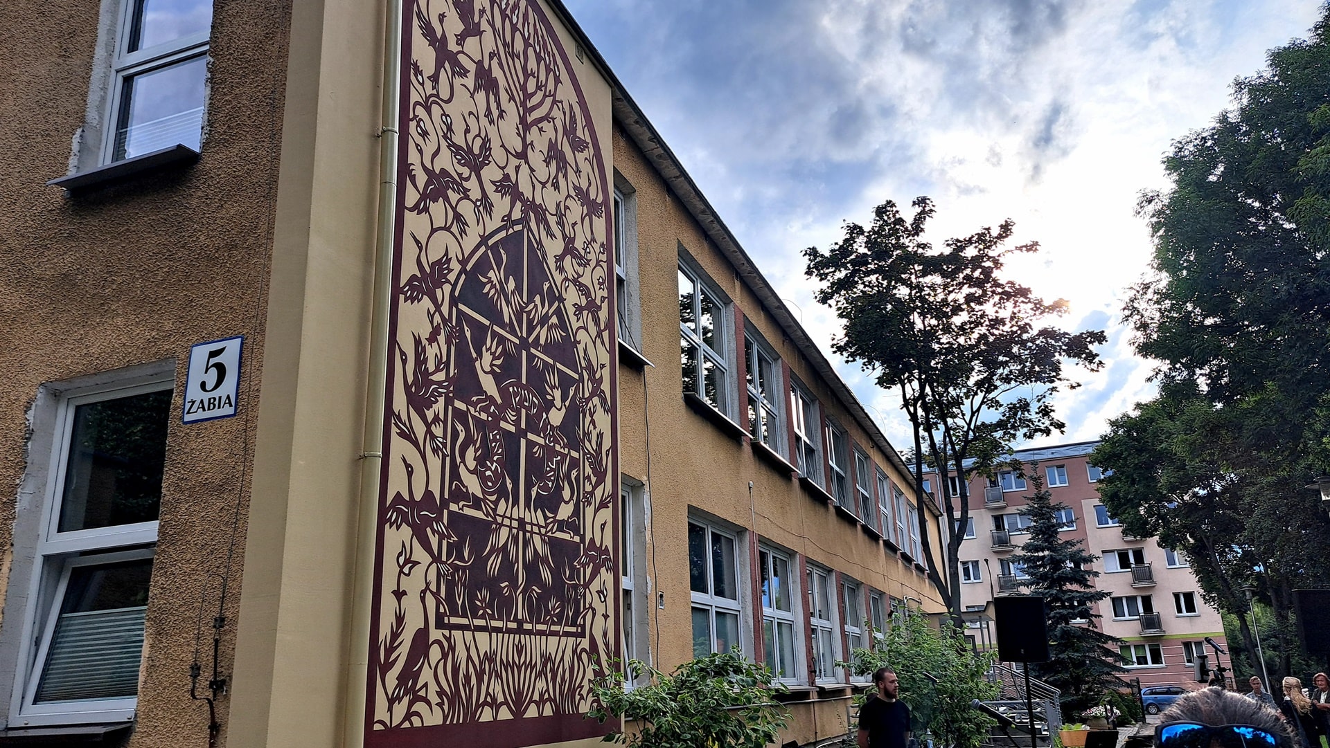 W Białymstoku odsłonięto nowy mural - upamiętnia dawnych mieszkańców miasta