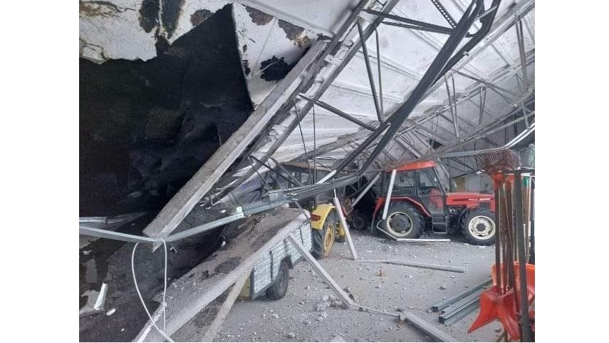 W miejscowości Wojewodzin zawalił się dach hali warsztatowej